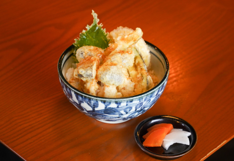 大黑しめじと野菜天丼
