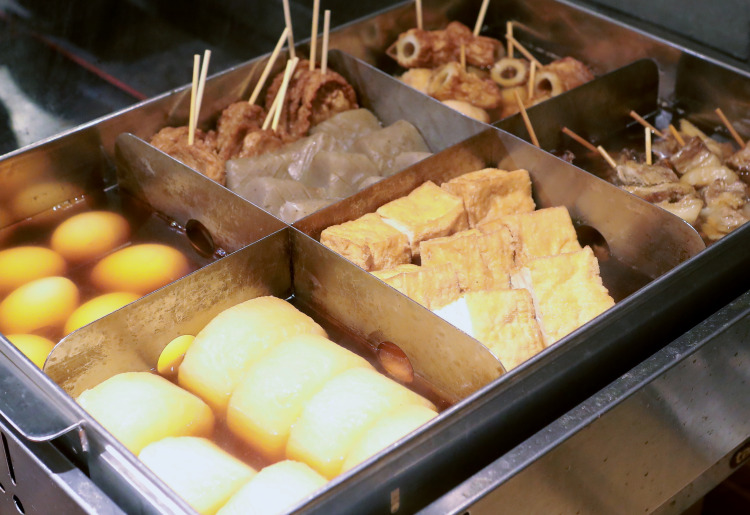 そば出汁で煮込んだ浸み浸みおでん　※お昼も注文可