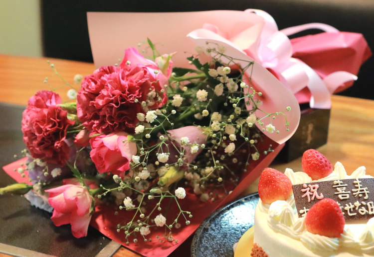 【記念日花束◇主役のパーソナルカラーの花束をご用意】誕生日や記念日、送別会に、主役が喜ぶ贈り物を