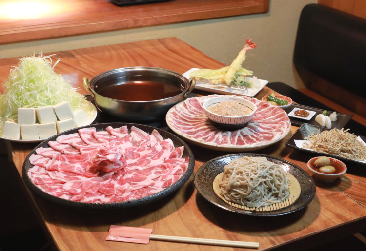 主役が喜ぶお祝いに【春の歓送迎会◆2時間飲み放題】芋豚と鴨とつみれのネギしゃぶと春菜天ぷらと十割そば