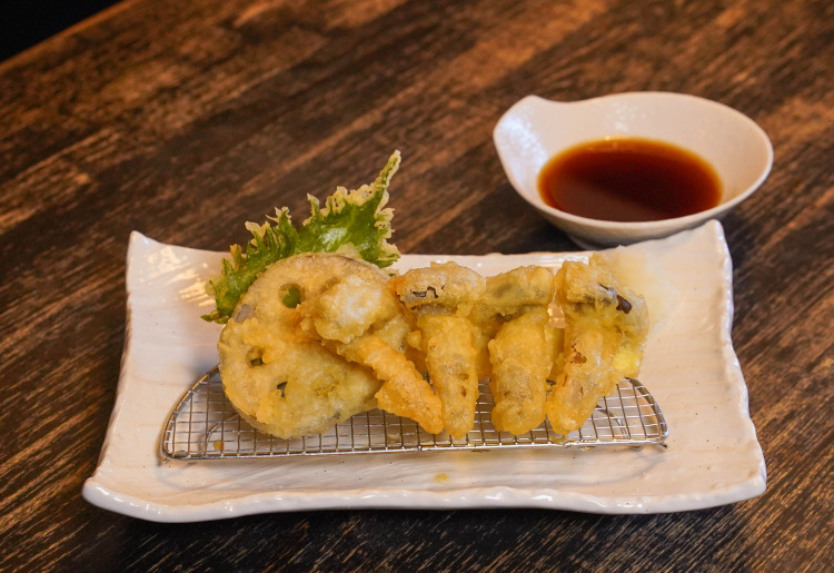 人気!大黑しめじと野菜天盛り合わせ