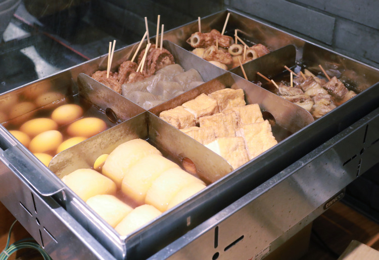 黄金出汁で炊いたそば屋のおでん